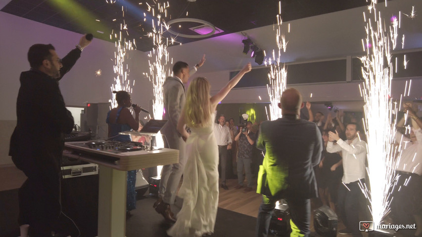 Animation entrée des maries Nux Eyes events wedding planner & Dj 