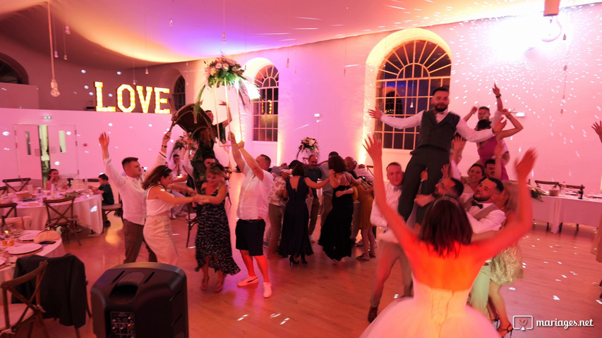 Extrait d'un mariage au Château de Villersexel en 2024 ! Soirée animée + décoration lumineuse / Polo