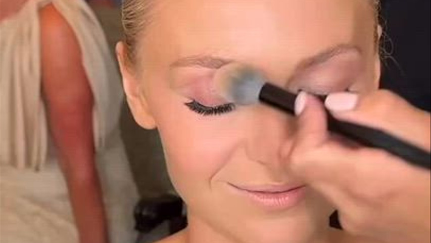 Maquillage Mariée coiffure chignon chic