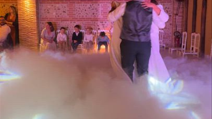 Ouverture du bal avec fumée lourde