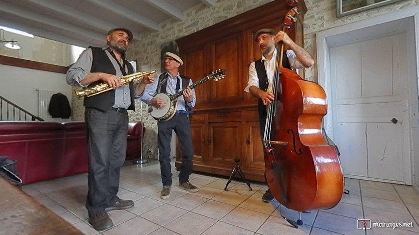 L'affaire Swing Trio en mode déambulatoire.