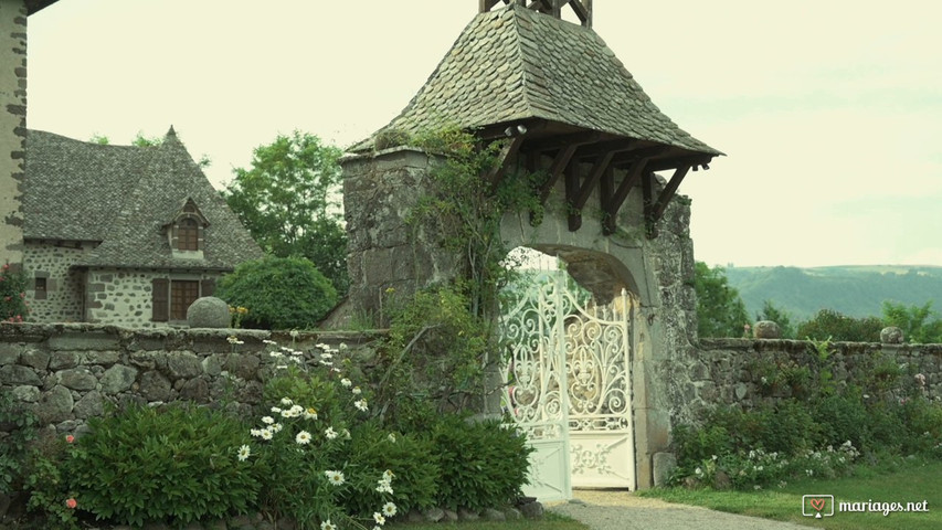 Survol romantique du Château de Vixouze