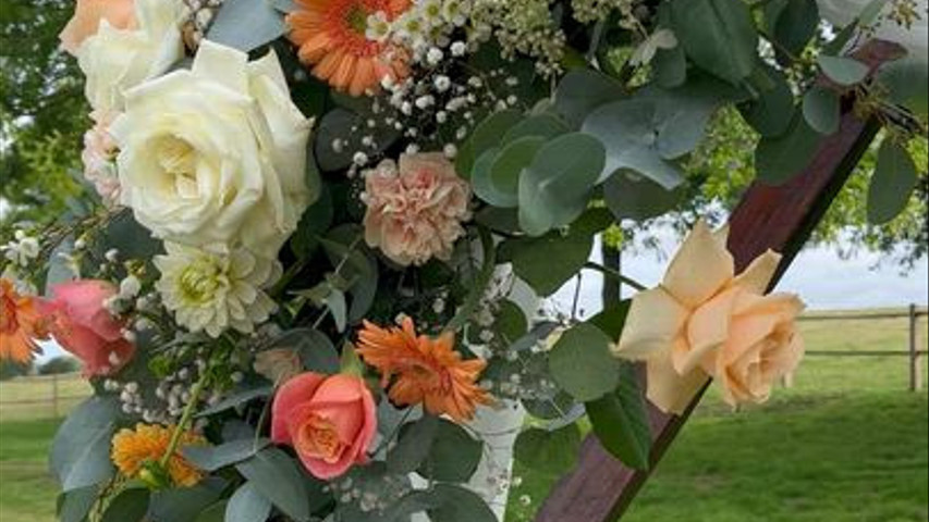Arche florale pour cérémonie laïque
