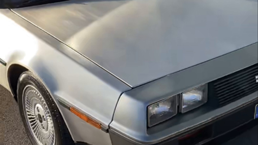 DELOREAN DMC 12