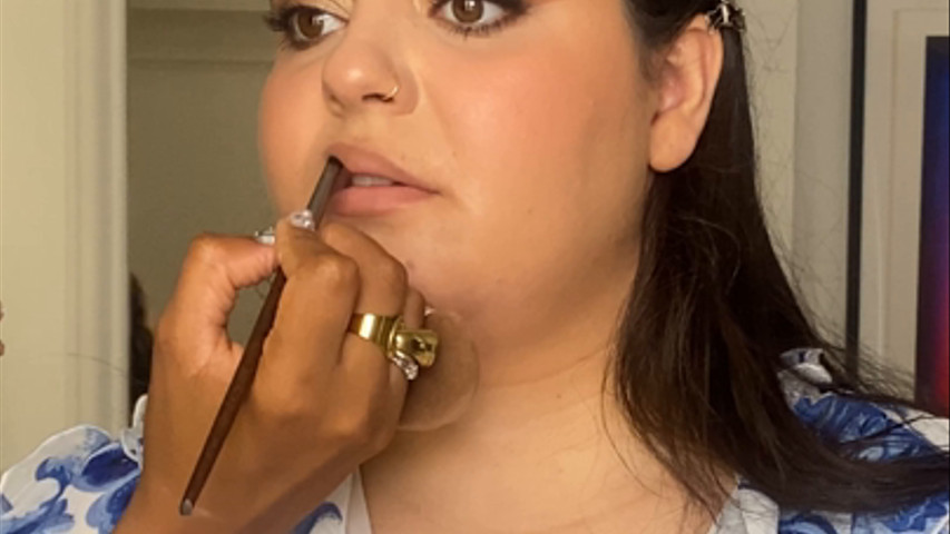 Maquillage sophistiqué et lumineux