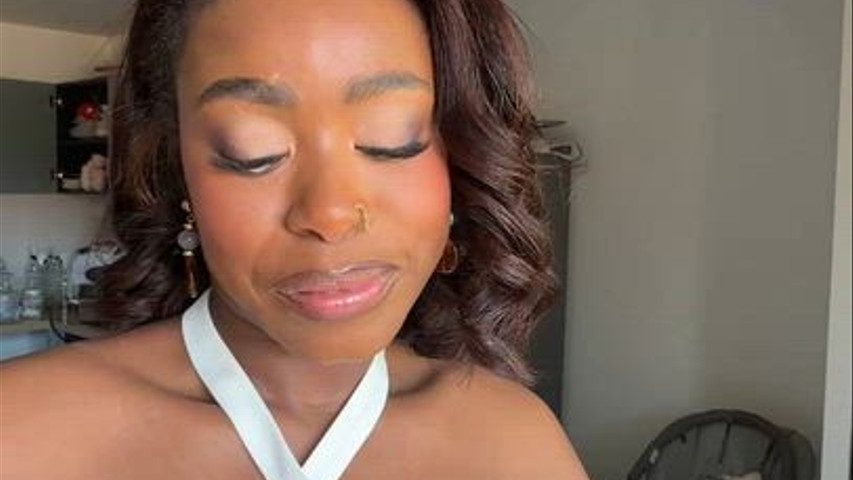 Un maquillage élégant et naturel pour la mariée ». ✨💍