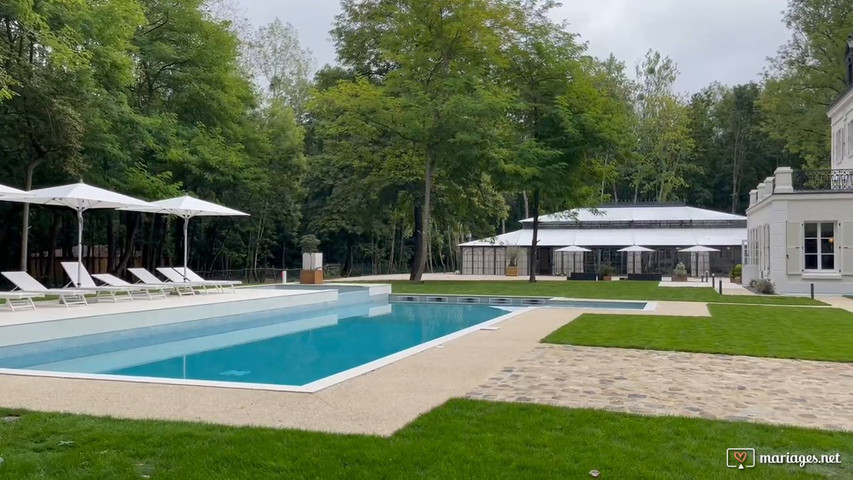 Espace piscine et solarium
