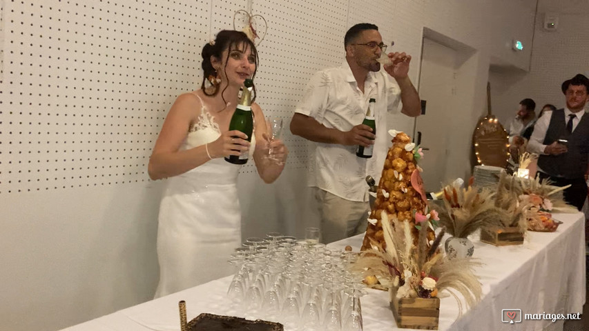 Arrivée de la piece montée - Mariage du 10 mai 2025