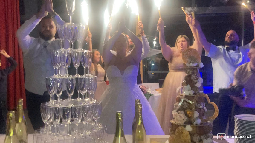 Arrivée de la pièce montée - Mariage du 17 mai 2025