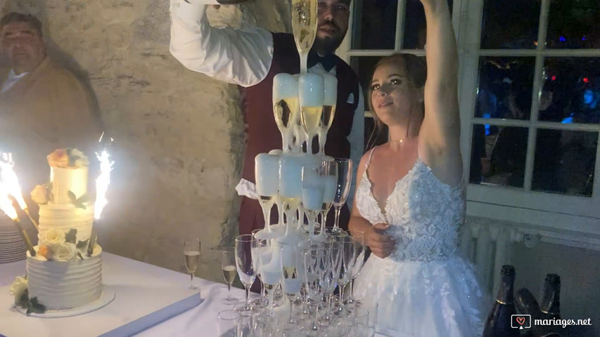 Arrivée de la piece montée - Mariage du 31 mai 2025
