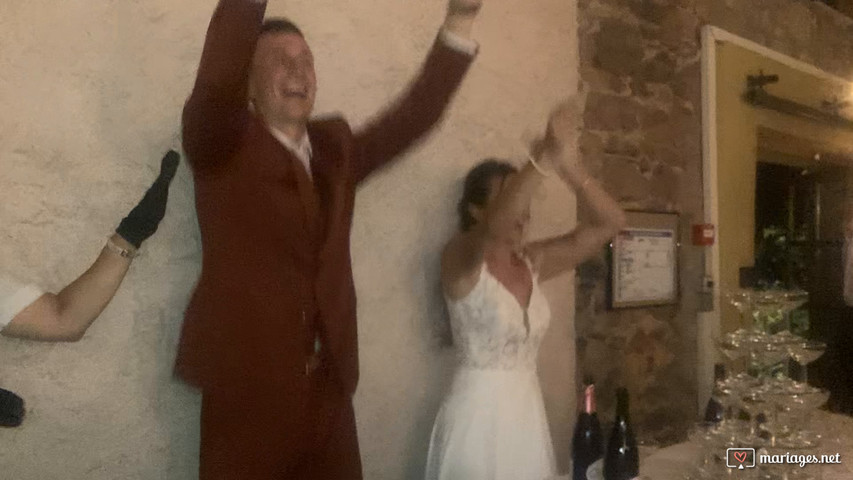 Arrivée du gâteau partie 1 - Mariage du 05 juillet 2025