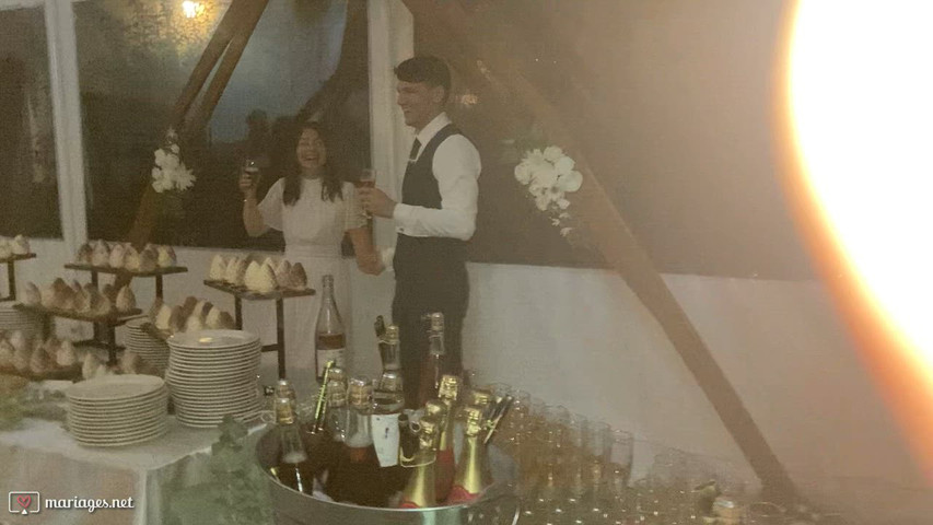 Arrivée du gâteau lors du mariage du 05.09.2026 