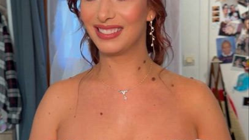 Maquillage bien travaillé et coiffure sur cheveux fin 