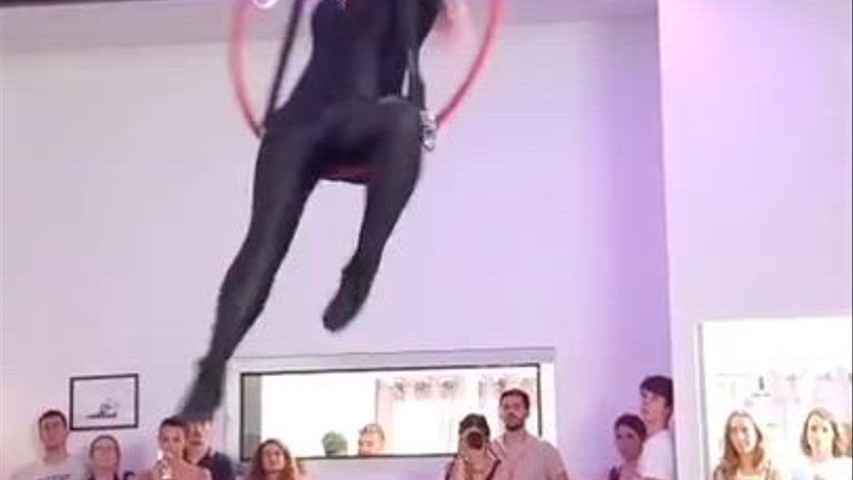 Spectacle donné pour une école aérienne.