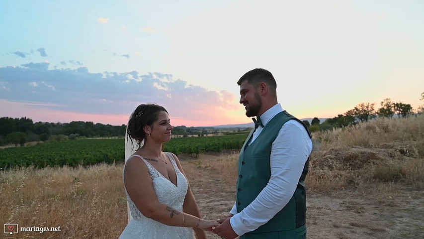COUPLE DANS LES VIGNES 