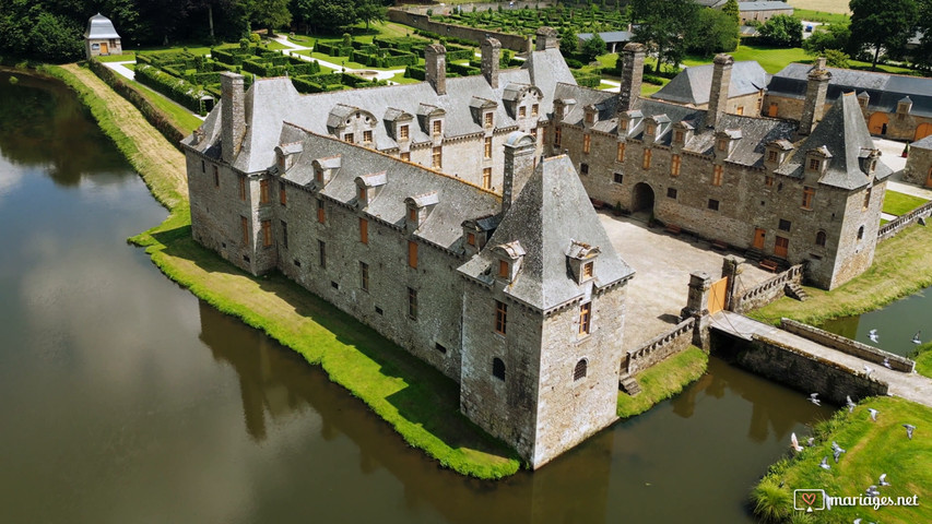 Château et jardins le Rocher Portail