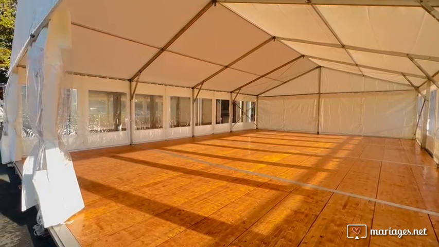 Chapiteaux 8x15m avec plancher autoporté